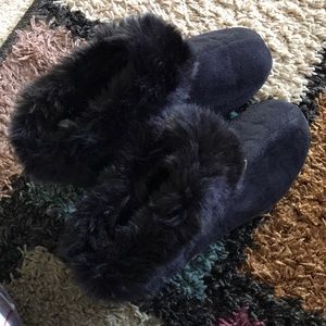 Never worn Isotoners in excellent condition